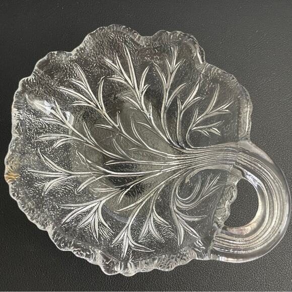 Vintage Indiana Glass Clear Pebble Leaf Nappy Bowl w/ Handle EUC‎ - Picture 2 of 7
